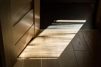 Drempels verwijderen in huis: wanneer is het verstandig?