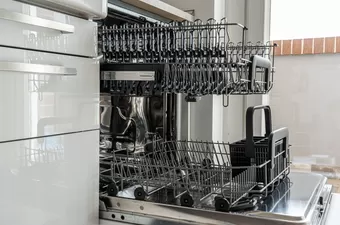 Is een vaatwasser op hoogte handig voor jouw keuken?