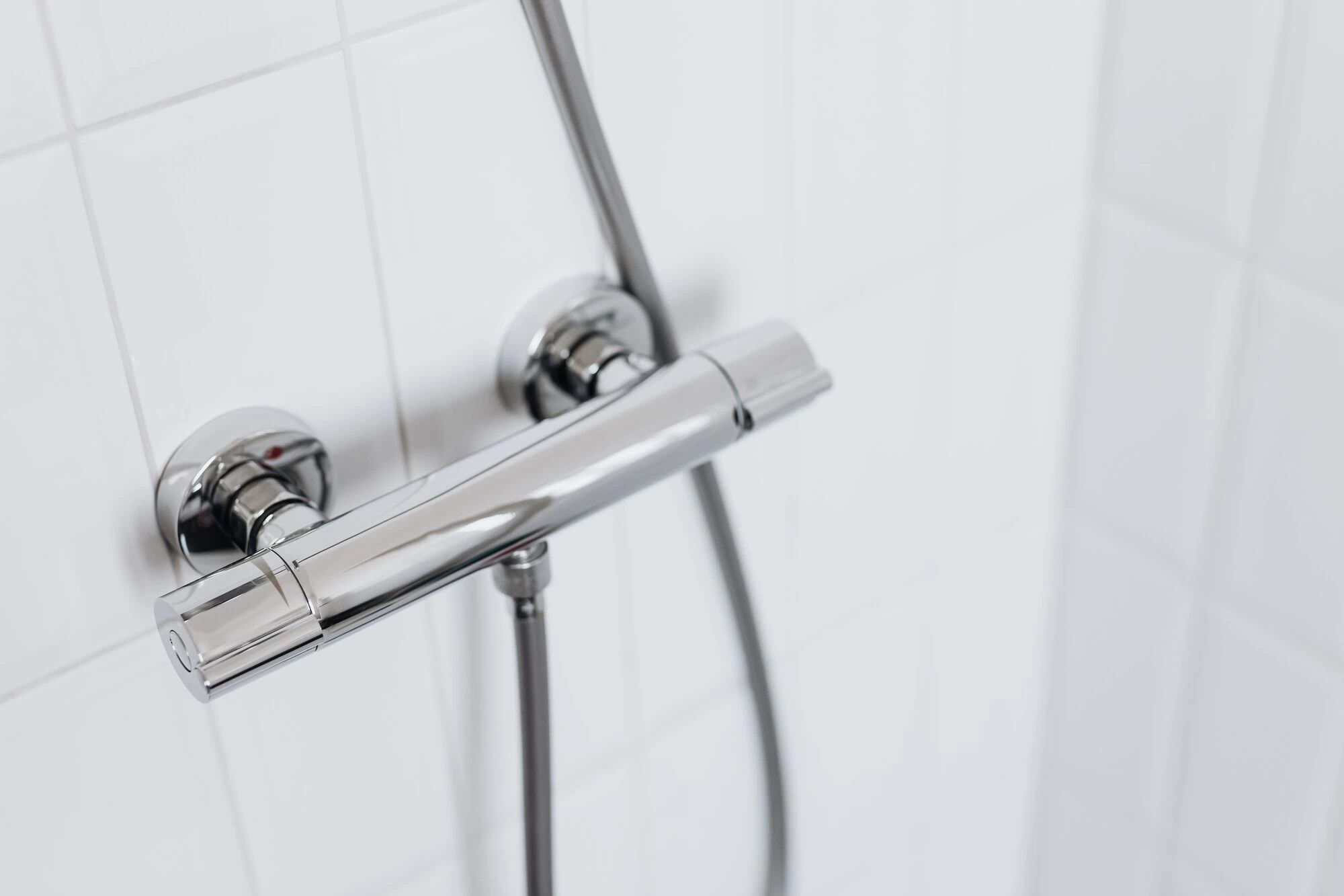 Douche met thermostaatkraan voor veiligheid en comfort