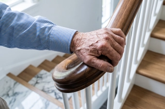 Valangst: hoe angst om te vallen je wereld kleiner maakt