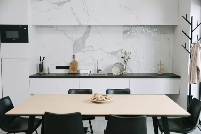 Japandi stijl: inspiratie voor een rustige keuken en badkamer
